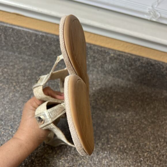 Vionic Women's 9.5 Gold Leather Slip On Thong Summer Comfort Casual Sandals Flat - Picture 7 of 11